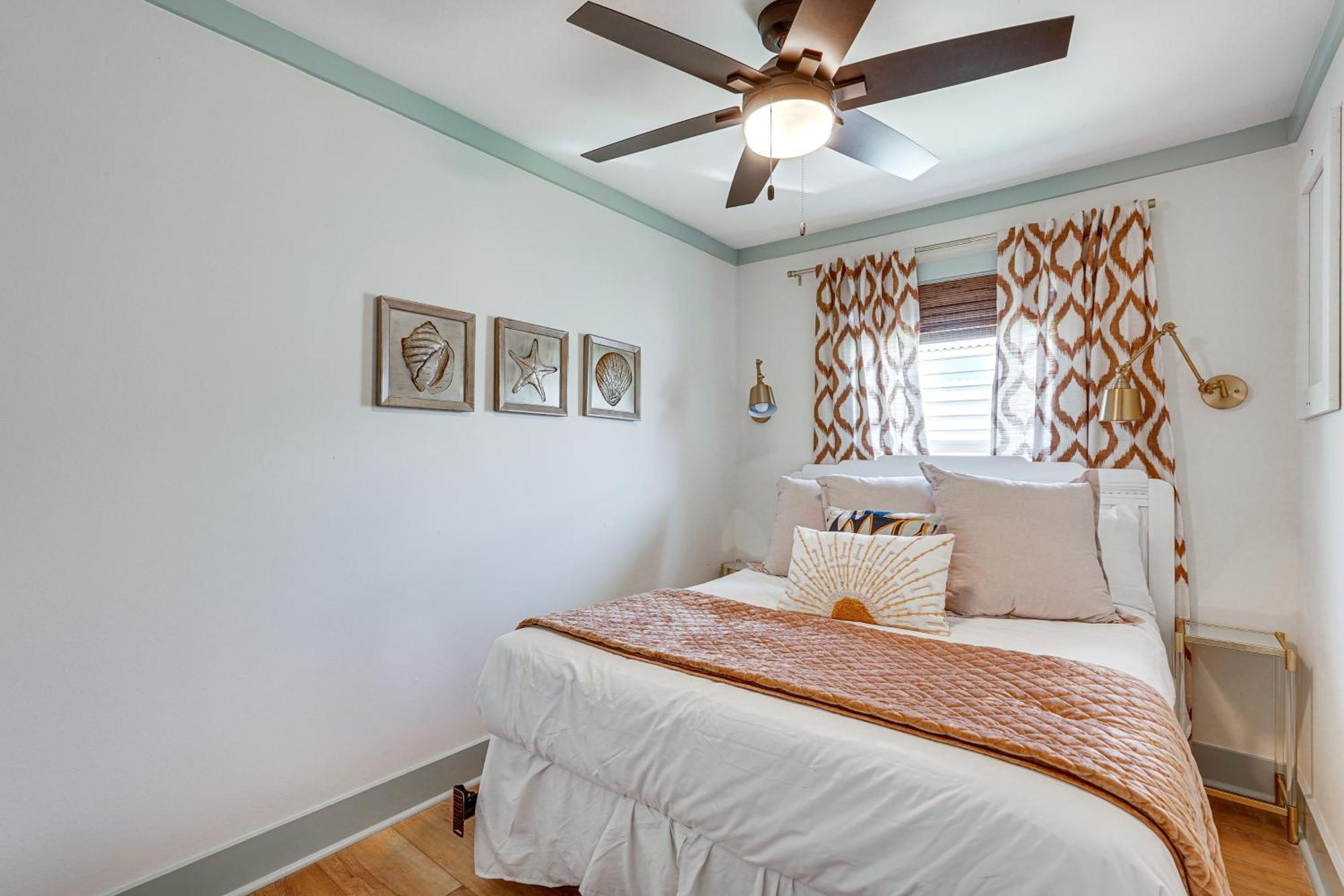 Chic Pcb Getaway With Private Yard - Walk To Beach! Panama City Beach