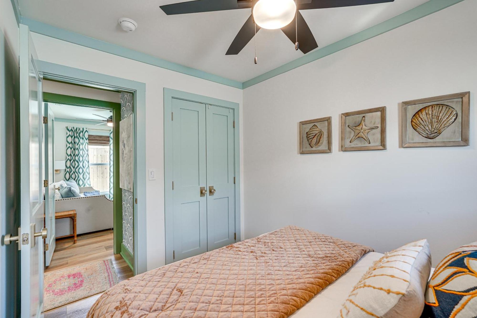 Chic Pcb Getaway With Private Yard - Walk To Beach! * Panama City Beach