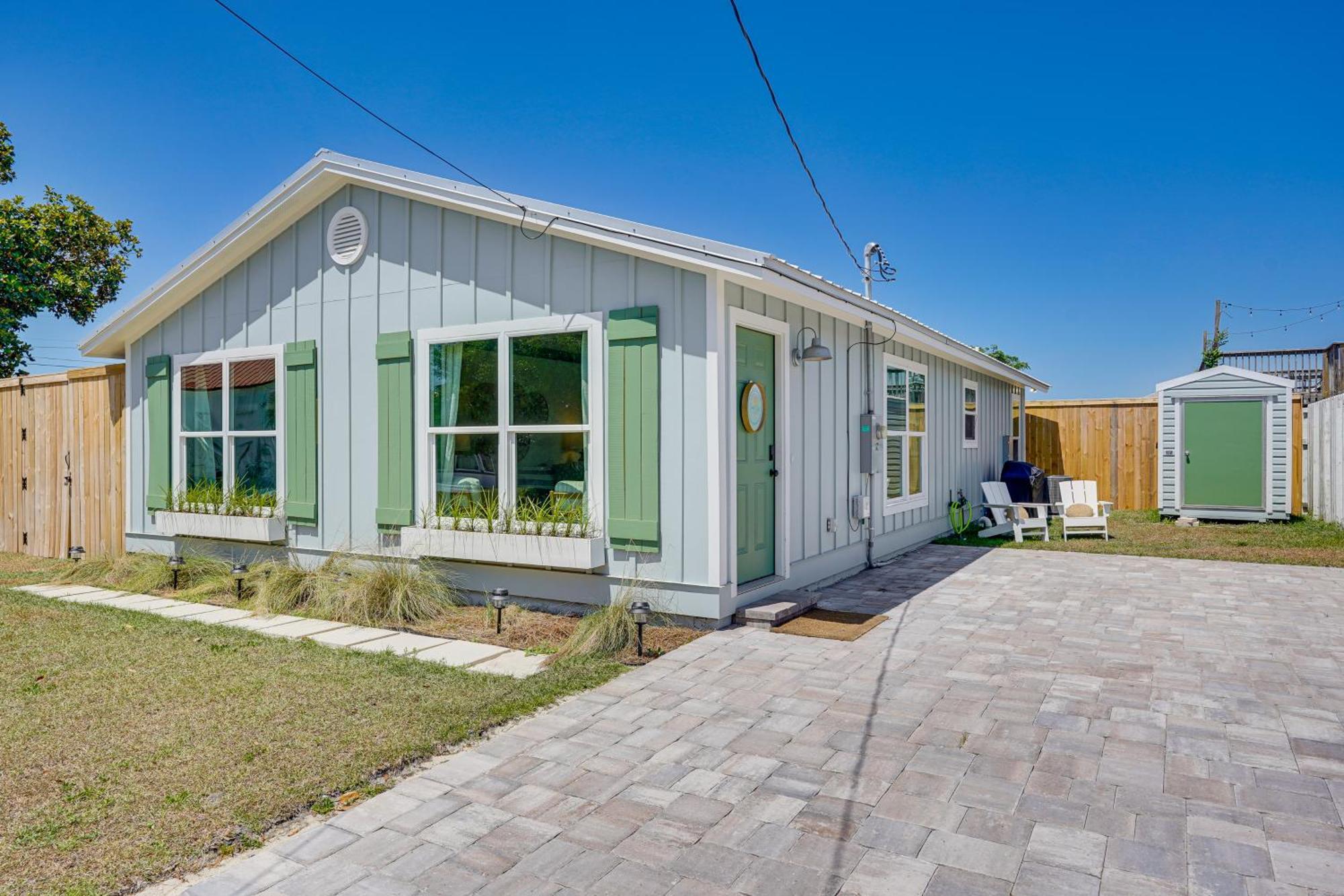 Chic Pcb Getaway With Private Yard - Walk To Beach!