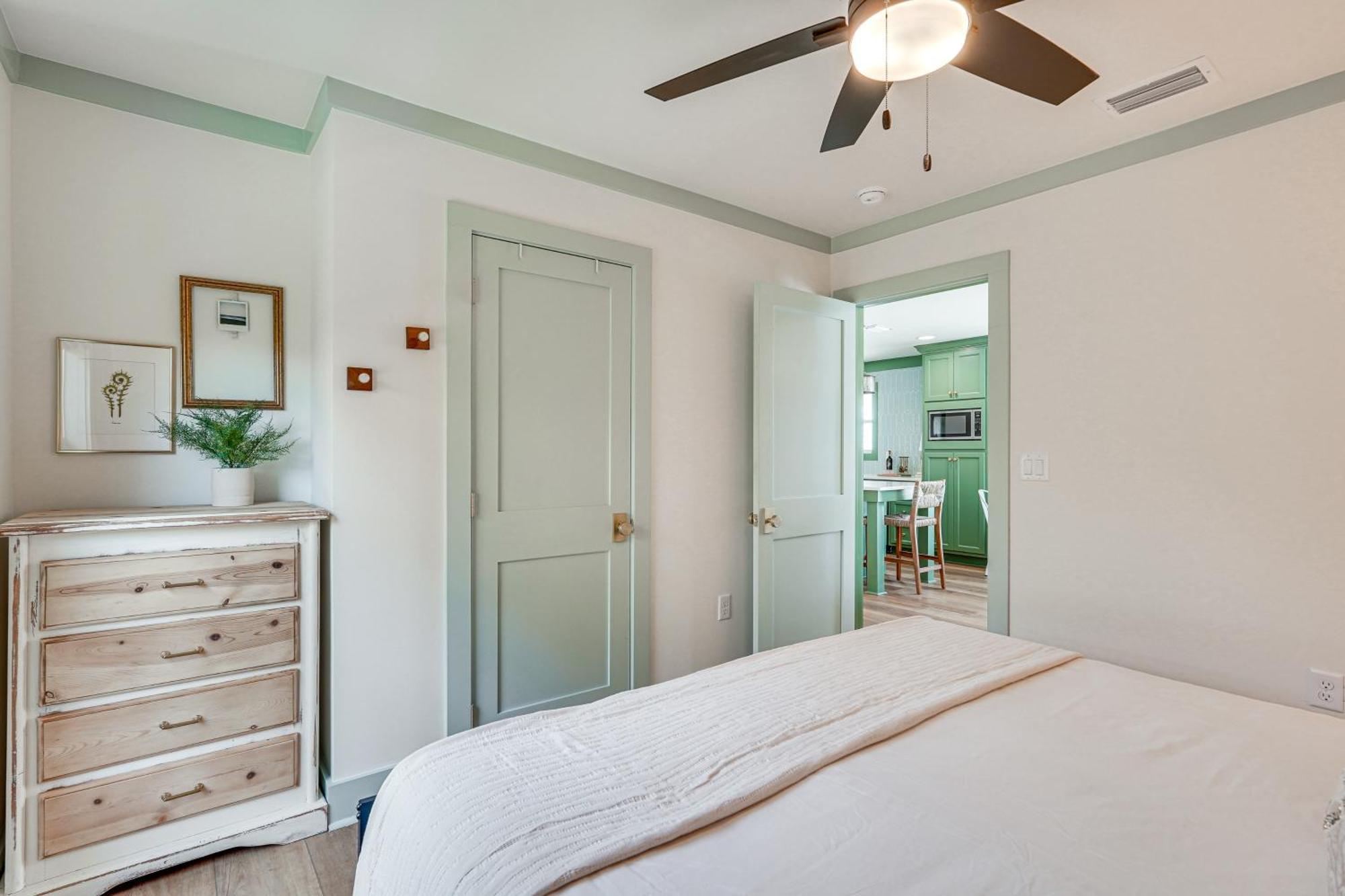 Chic Pcb Getaway With Private Yard - Walk To Beach! Holiday home *