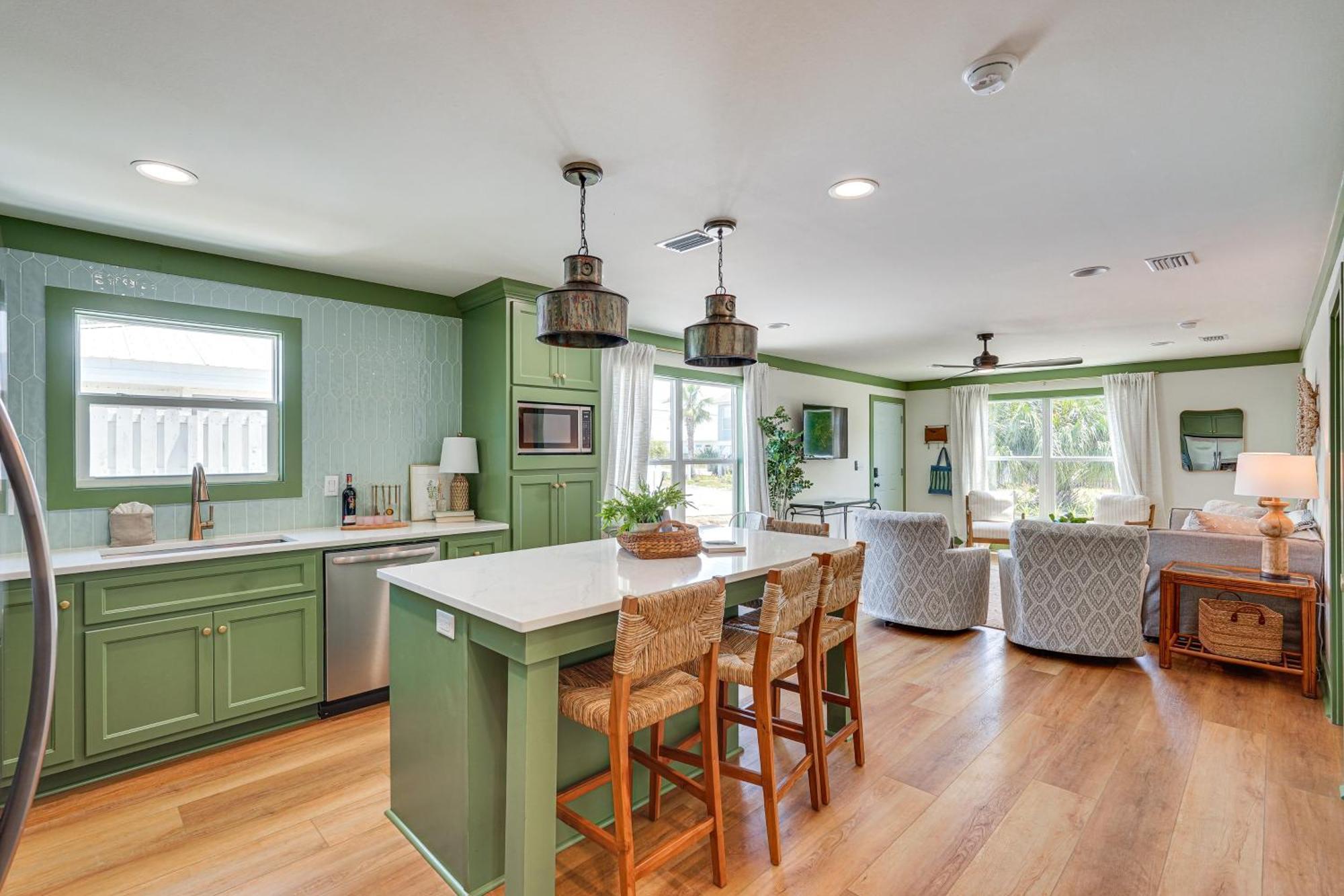 Chic Pcb Getaway With Private Yard - Walk To Beach! Holiday home