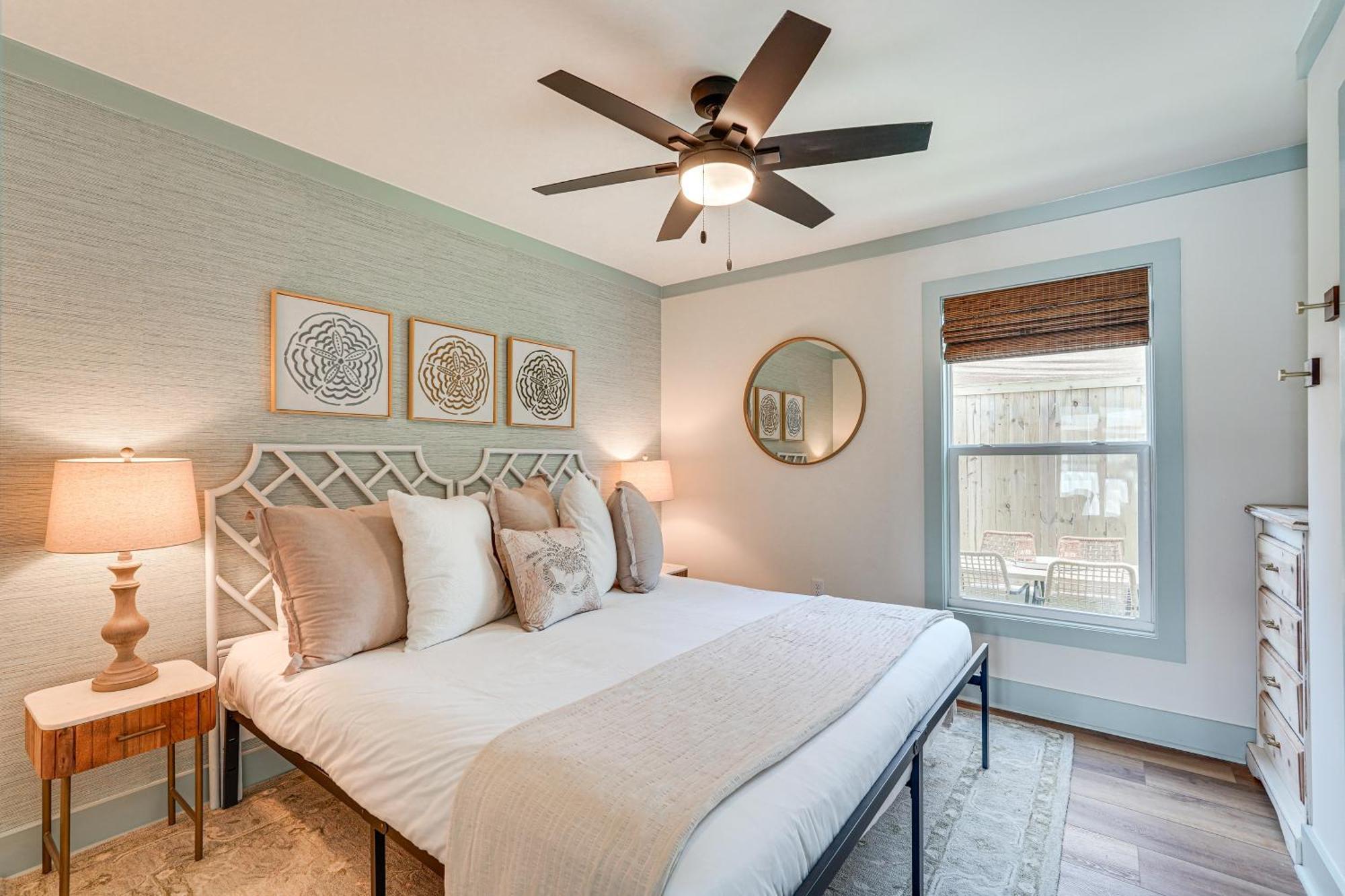 Chic Pcb Getaway With Private Yard - Walk To Beach! * Panama City Beach