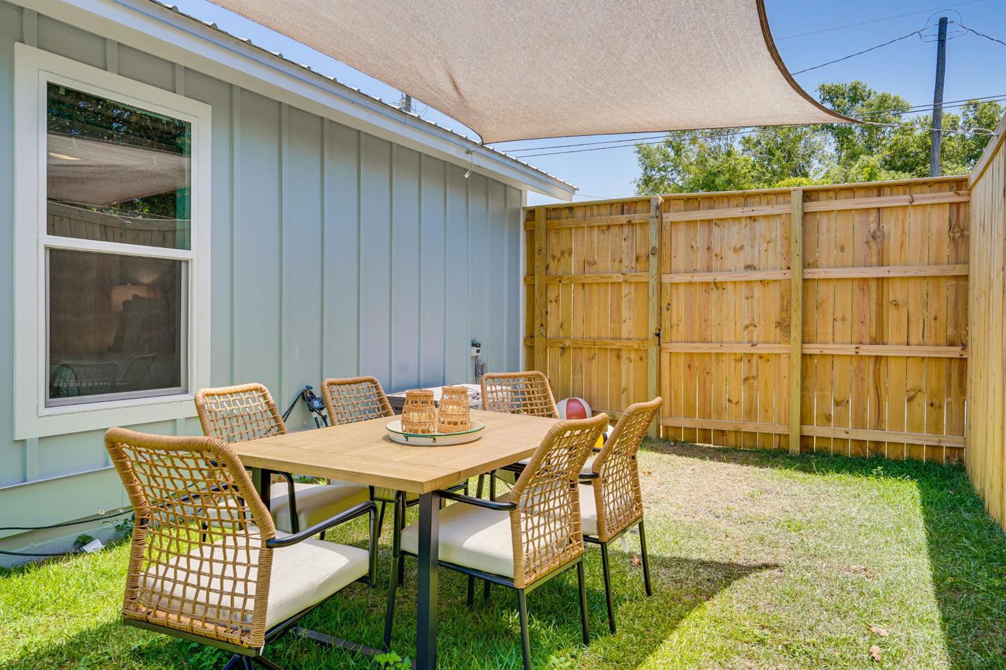 Chic Pcb Getaway With Private Yard - Walk To Beach! Holiday home *